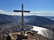 04 Sole e vento con vista spettacolare dal crocione del San Martino su Lecco, i suoi laghi , i suoi monti